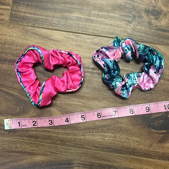 Lilly Pulitzer | Accessories | Lilly Pulitzer Scrunchie Set  display picture 3
